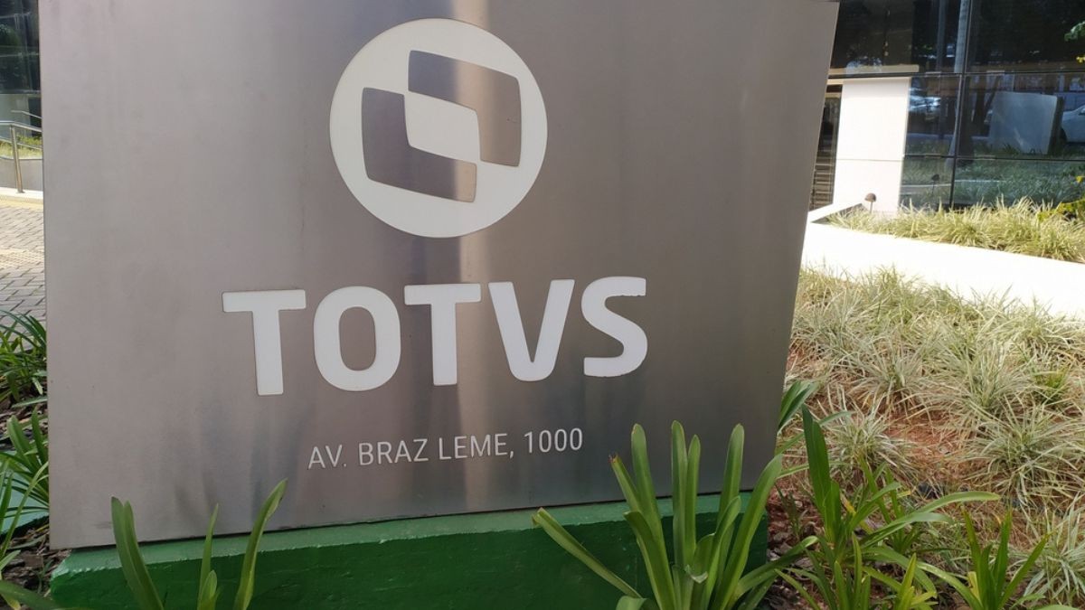 Para ambos os bancos, não há risco iminente ao modelo de negócios da Totvs (Imagem: Shutterstock)