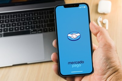 Mercado Pago ofrece serviços financeiros por meio de aplicativo (Imagem: Shutterstock)