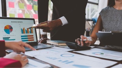 Temporada de balanços do 4T25 segue até o fim de março (Imagem: Shutterstock)