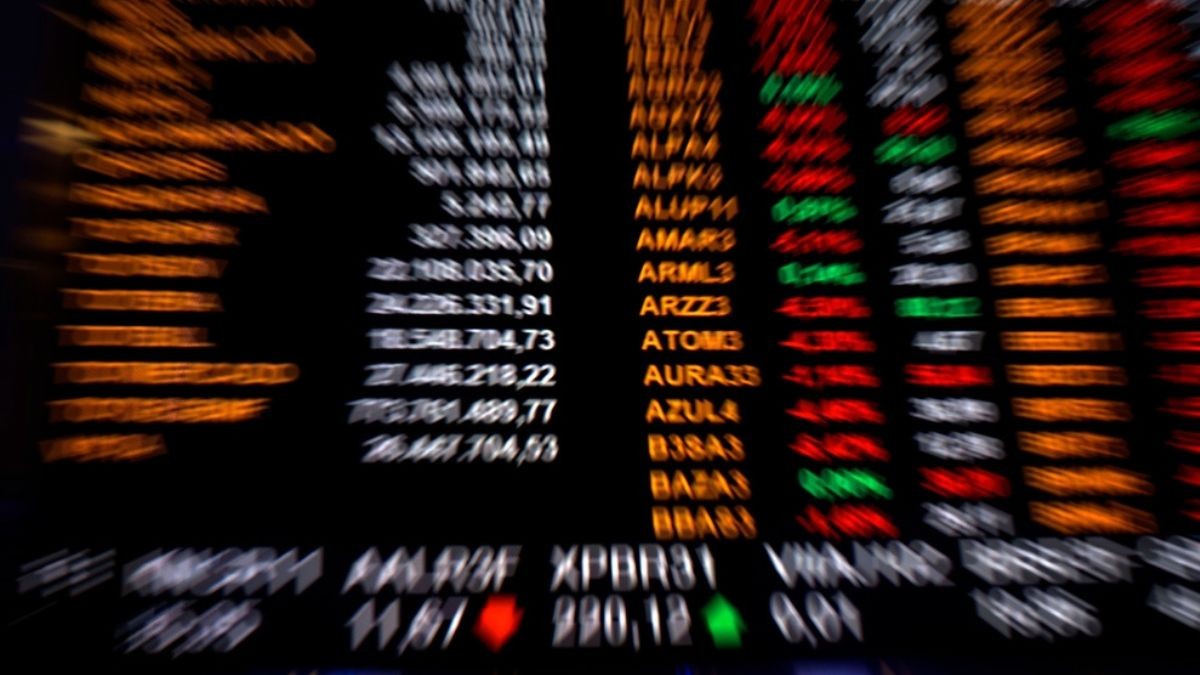 O dólar estava em R$ 5,20  (Imagem: Shutterstock)