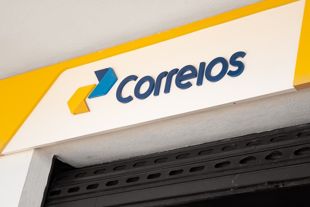 Correios é uma das estatais presentes em quase todos os municípios do país (Imagem: Shutterstock)