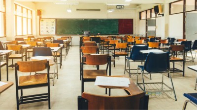 As despesas com educação subiram 5,20% em fevereiro (Imagem: Shutterstock)