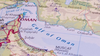 O movimento ocorre após ataques coordenados de EUA e Israel contra alvos no Irã (Imagem: Shutterstock)