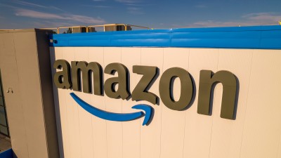 Em resposta, as ações da Amazon operavam em leve alta, com bastante volatilidade (Imagem: Shutterstock)