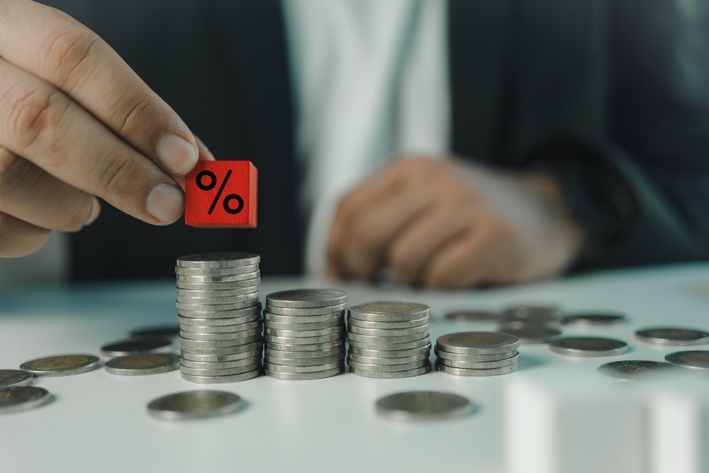 Preço do petróleo pode impactar inflação e reduzir expectativa por corte de juros (Imagem: Shutterstock)