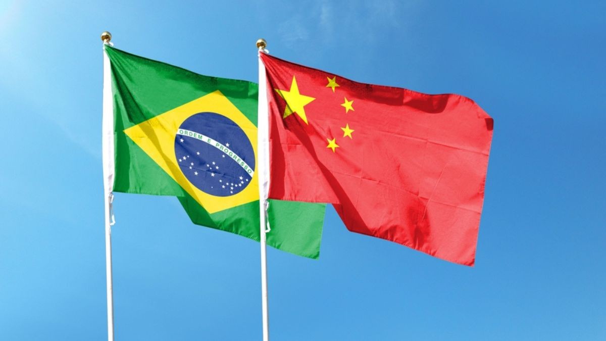 Pequim, segundo relatório, utiliza estruturas espaciais na América Latina para ampliar suas capacidades militares (Imagem: Shutterstock)