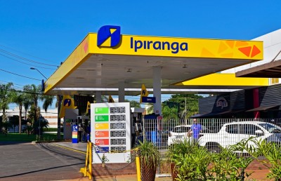 Ipiranga tem a terceira maior rede de postos de combustíveis do país (Imagem: Shutterstock)