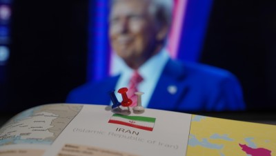 Irã fechou o canal por onde passa grande parte do petróleo global depois de ataques dos EUA (Imagem: Shutterstuck)