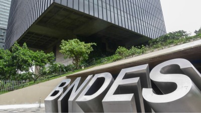 BNDES vendeu 62,3 milhões de ações da Copel (Imagem: Shutterstock)