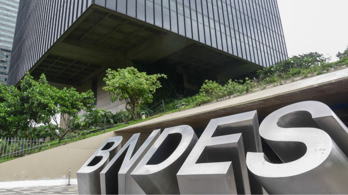 BNDES vendeu 62,3 milhões de ações da Copel (Imagem: Shutterstock)