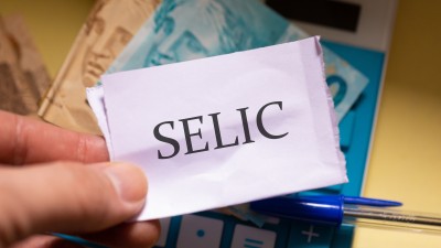 Mercado já aposta em um ritmo mais lento de cortes da taxa Selic (Imagem: Shutterstock)