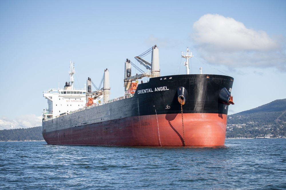 Fechamento do estreito tem causado impacto em quase todos os países (Imagem: Shutterstock)