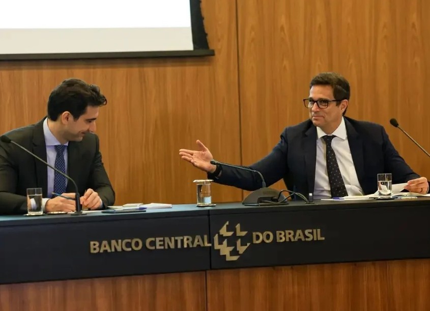 Galípolo (esquerda) foi indicado por Lula e Campos Neto (direita) por Bolsonaro ao Banco Central (Imagem: Câmara dos Deputados)
