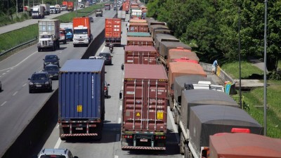 A alta do diesel segue como principal ponto de tensão (Imagem: Shutterstock)