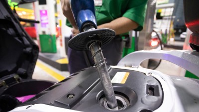 Disparada dos combustíveis até levantou ameaça de greve nacional de caminhoneiros (Imagem: Shutterstock)