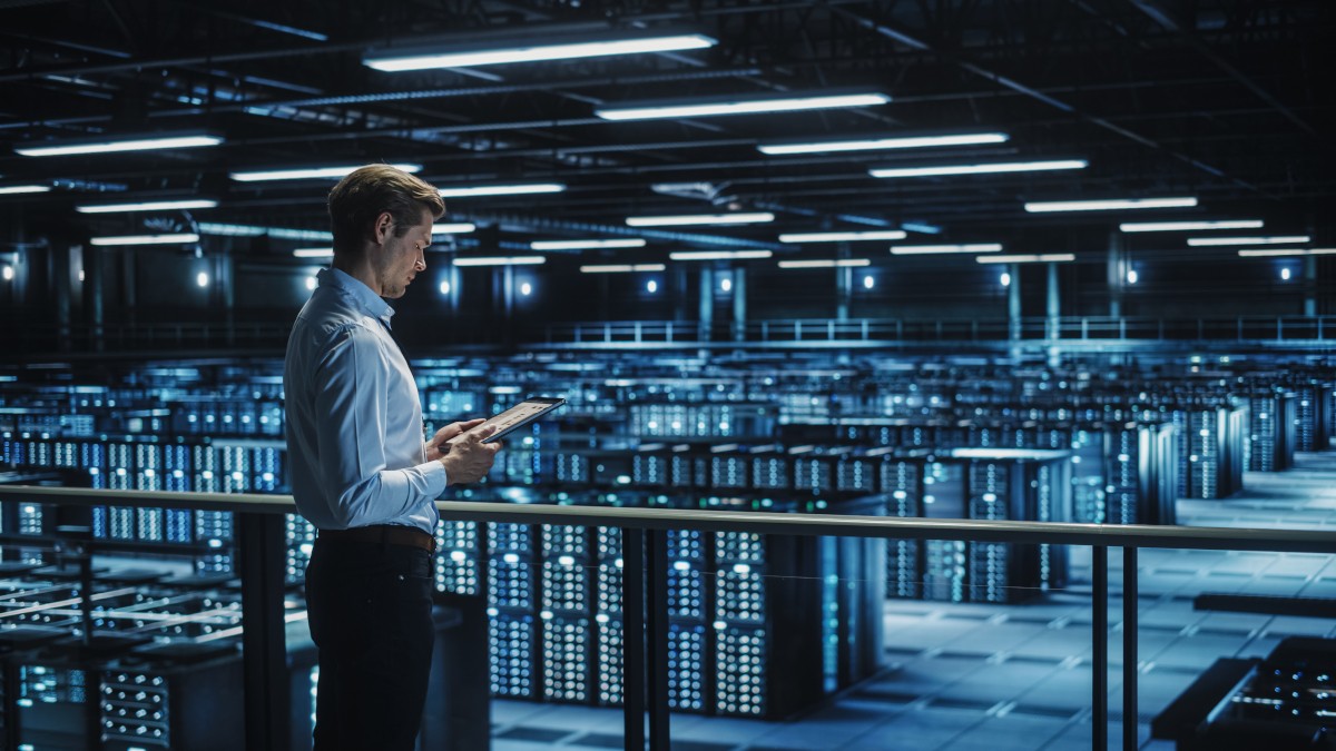 Todavia, REITs de data center estão crescendo rápido via emissão de dívidas (Imagem: Shutterstock)