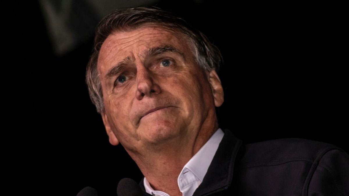 Bolsonaro está internado na UTI há dez dias, por causa de uma broncopneumonia (Imagem: Shutterstock)