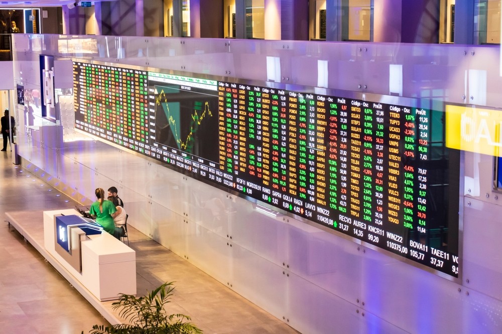 Localizada em SP, B3 movimenta bilhões de reais diariamente (Imagem: Shutterstuck)