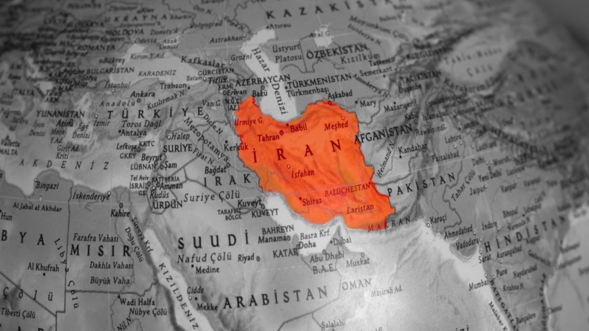 O Irã não sinalizou recuo e rejeitou a proposta americana de cessar-fogo (Imagem: Shutterstock)