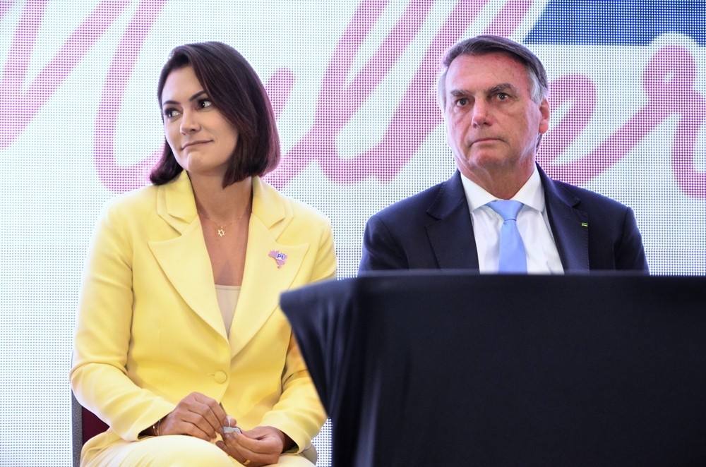 Michelle pode disputar vaga no senado nas eleições de 2026 (Imagem: Shutterstuck)