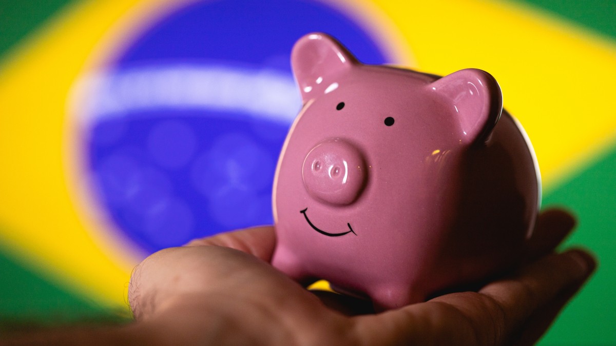 Guerra no Irã mantém taxas elevadas na renda fixa brasileira (Imagem: Shutterstock)