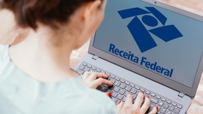 A Receita espera receber 44 milhões de declarações em 2026 (Imagem: Shutterstock)