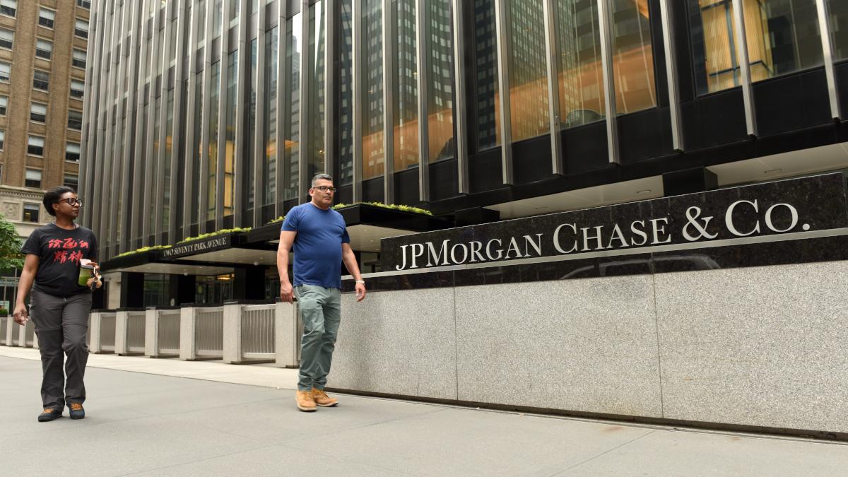 ETF JEPI paga dividendos em dólar mensalmente (Imagem: Shutterstock)