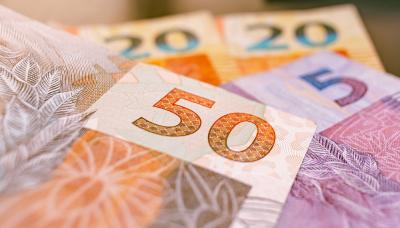 Real foi criado em 1992 em um contexto de alta inflação no Brasil (Imagem: Shutterstock)