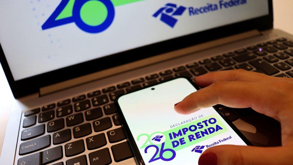 O preenchimento exige atenção aos detalhes do informe (Imagem: Shutterstock)