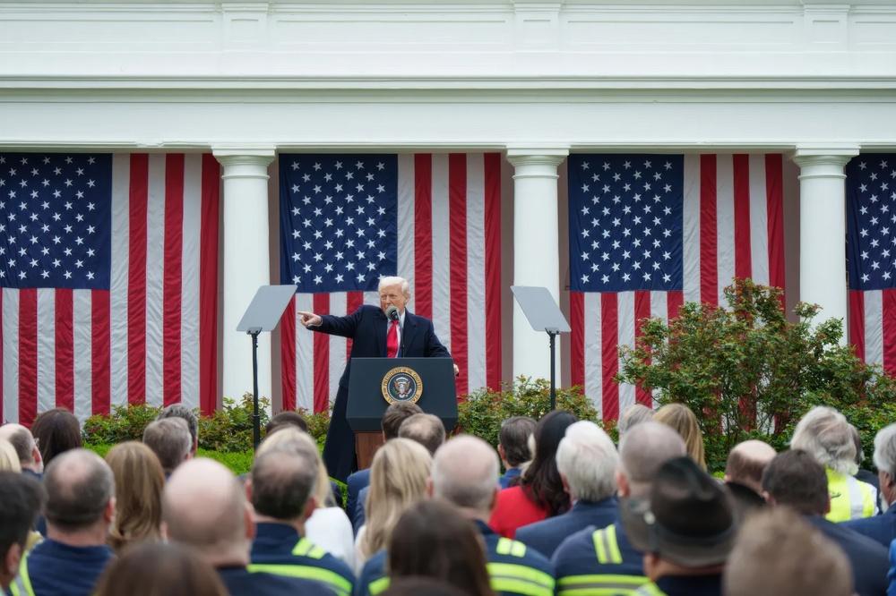 Às empresas brasileiras, Trump impôs tarifas que chegaram a 45% (Imagem: Shutterstuck)
