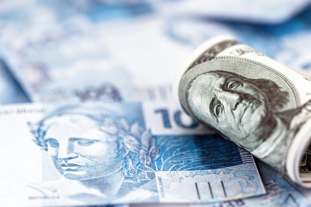 Dólar voltou ao menor patamar em mais de dois anos (Imagem: Shutterstuck)