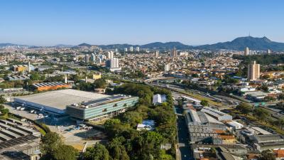 Novas cotas do FII BTLG11 são precificadas a R$ 102,51 cada (Imagem: Shutterstock)