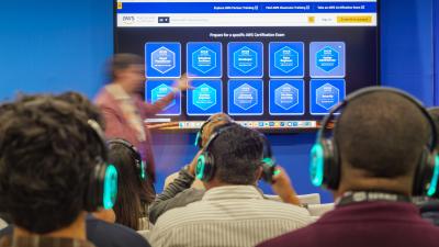 Ações da Amazon subiam +2,5% no pregão estendido em Wall Street (Imagem: Shutterstock)