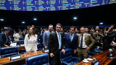 "Prova da falência da viabilidade política... do governo Lula", diz Flávio Bolsonaro (Imagem: Carlos Moura/Agência Senado)