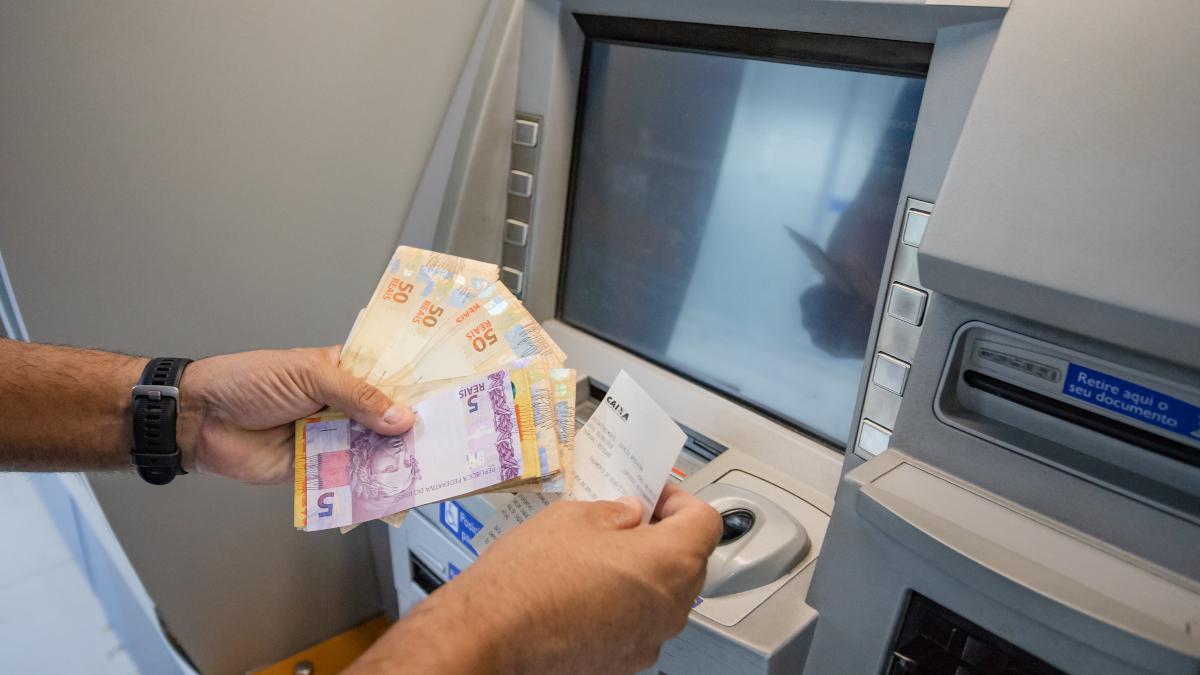 CDI está encolhendo, só que mais devagar que o mercado previa, o que ajuda CDBs (Imagem: Shutterstock)