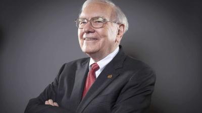Buffett também fez um aceno para o seu sucessor na Berkshire, Greg Abel (Imagem: Shutterstock)