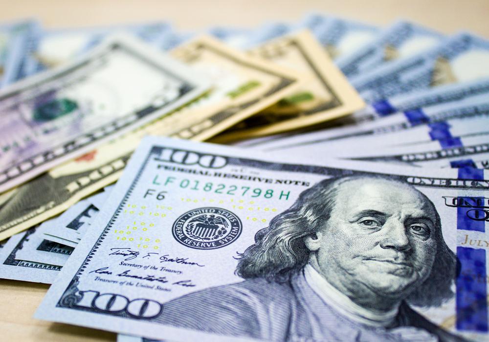 Dólar é a moeda mais negociada do mundo (Imagem: Shutterstuck)