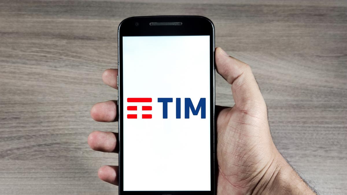 TIMS3 faz receita líquida de R$ 6,8 bilhões no 1T26, fruto da telefonia móvel (Imagem: Shutterstock)