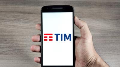TIMS3 faz receita líquida de R$ 6,8 bilhões no 1T26, fruto da telefonia móvel (Imagem: Shutterstock)