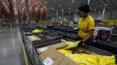 MELI34 investe em frete grátis e em serviços financeiros do Mercado Pago (Imagem: Shutterstock)