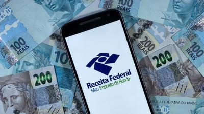Receita pretende pagar R$ 16 bilhões para 9 milhões de pessoas no 1º lote de restituição (Imagem: Shutterstock)