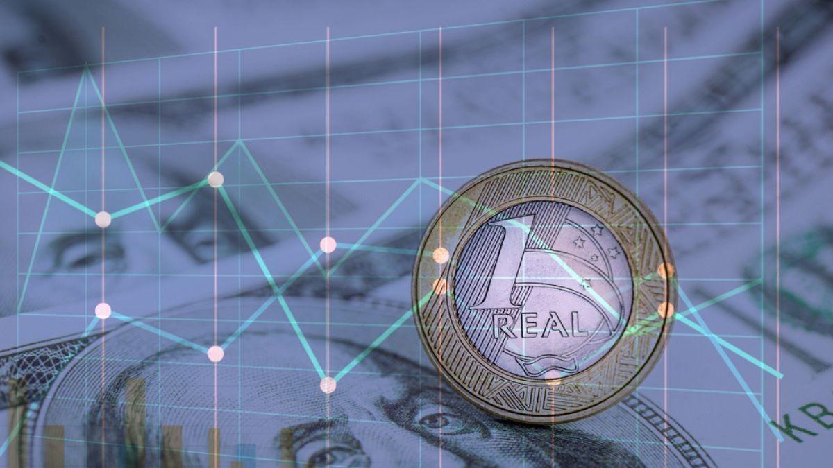 Para o fim do próximo ano, os economistas seguiram projetando a taxa básica em 13% ao ano (Imagem: Shutterstock)