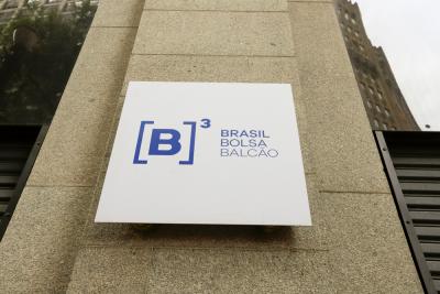 B3 é responsável por organizar o balcão da bolsa de valores no Brasil (Imagem: Shutterstuck)