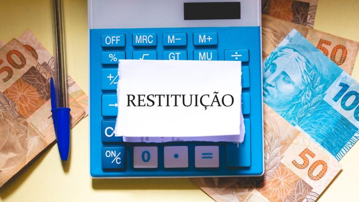 O pagamento das restituições será realizado em quatro lotes (Imagem: Shutterstock)