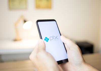 Pix é um sistema de pagamentos operacionalizado pelo Banco Central (Imagem: Shutterstock)