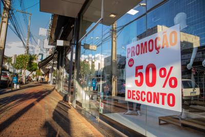 Empresas devem oferecer descontos para indagar sobre carga tributária no Brasil (Imagem: Shutterstock)