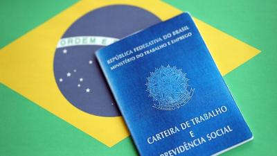 Além disso, a renda dos trabalhadores seguiu em alta (Imagem: Shutterstock)