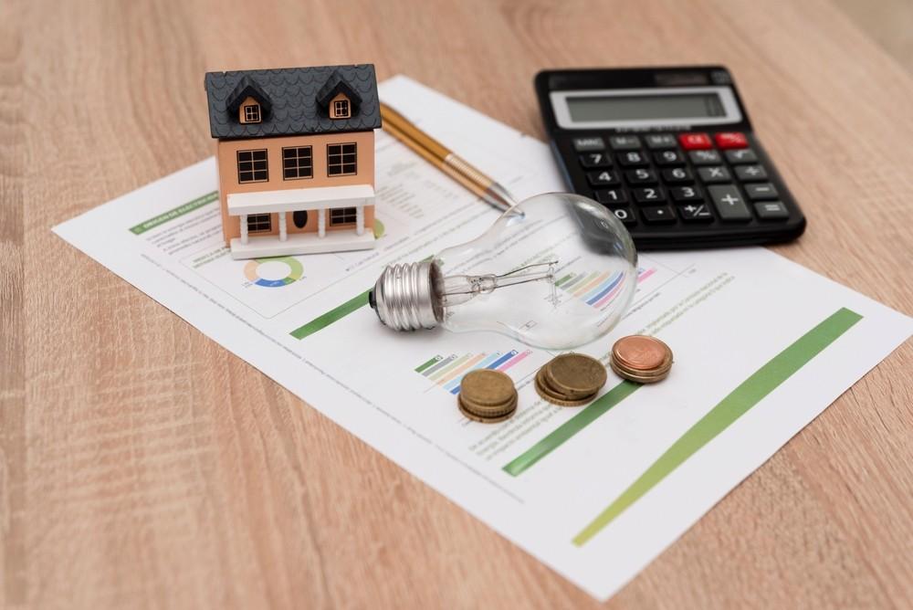 Energia elétrica virá de fonte adicional durante o mês (Imagem: Shutterstock)
