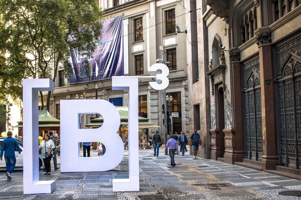 B3 é responsável pela operaçao da bolsa de valores no Brasil, uma das maiores do mundo (Imagem: Shutterstock)
