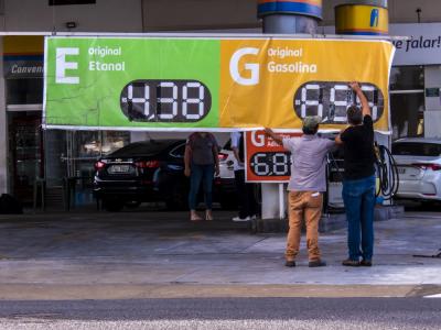 Aumento do preço da gasolina é um dos principais problemas para este ano (Imagem: Shutterstock)
